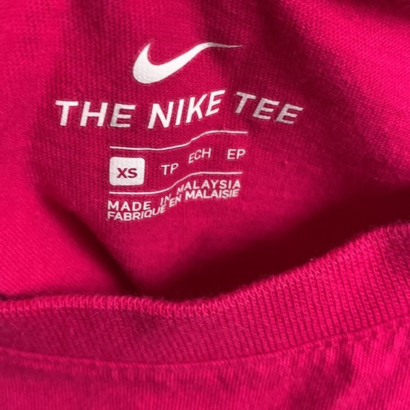 Nike Cropped Tee - Picture 2 of 3